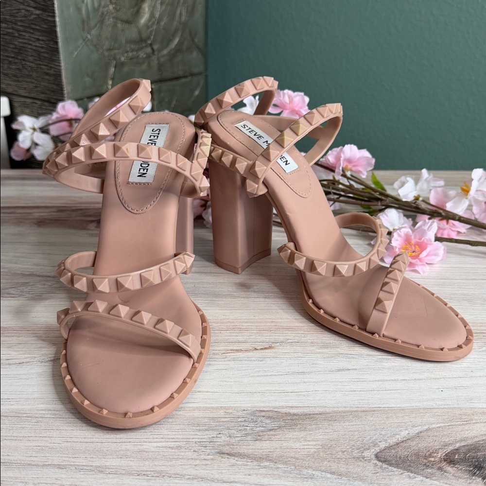 Steve Madden Cellini Rock Stud Heels Size 7